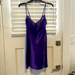Victoria’s Secret pretty purple night gown slip M